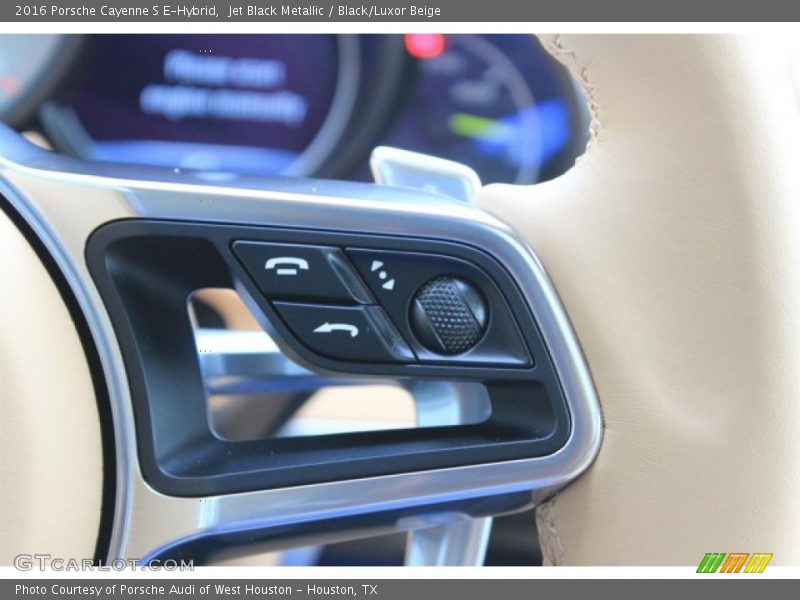 Controls of 2016 Cayenne S E-Hybrid