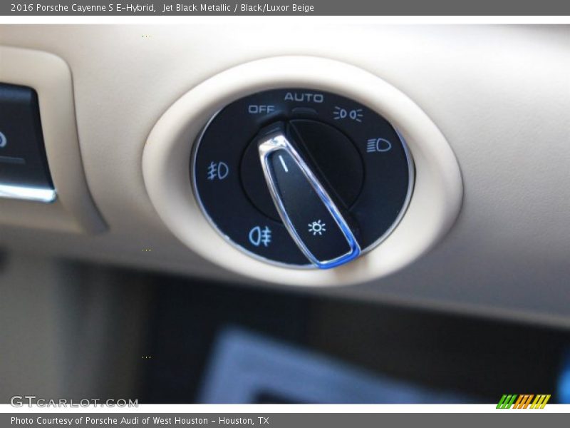 Controls of 2016 Cayenne S E-Hybrid