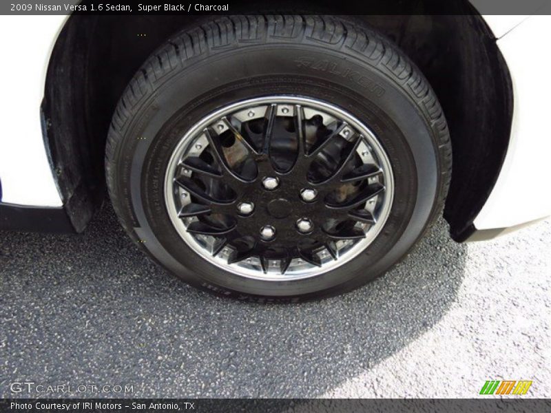 Super Black / Charcoal 2009 Nissan Versa 1.6 Sedan