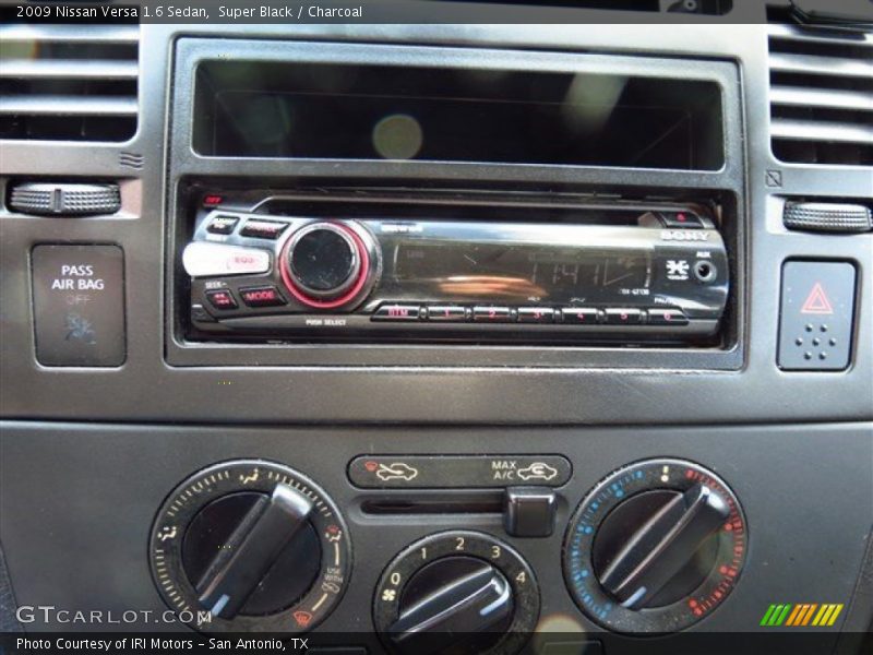Super Black / Charcoal 2009 Nissan Versa 1.6 Sedan
