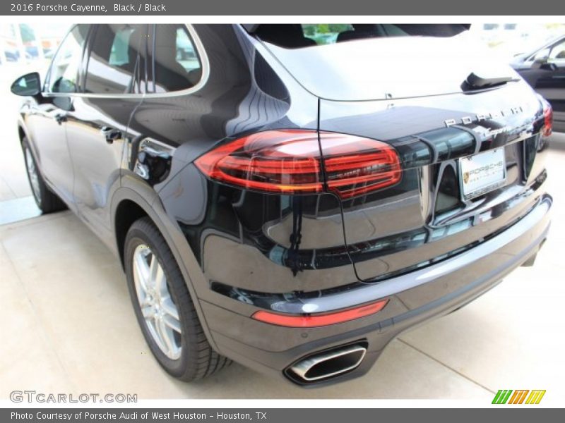 Black / Black 2016 Porsche Cayenne