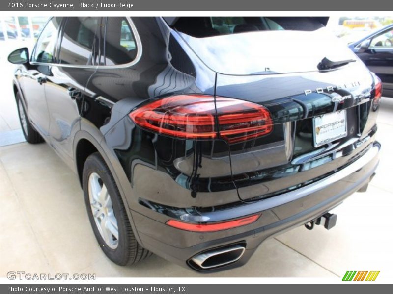 Black / Luxor Beige 2016 Porsche Cayenne
