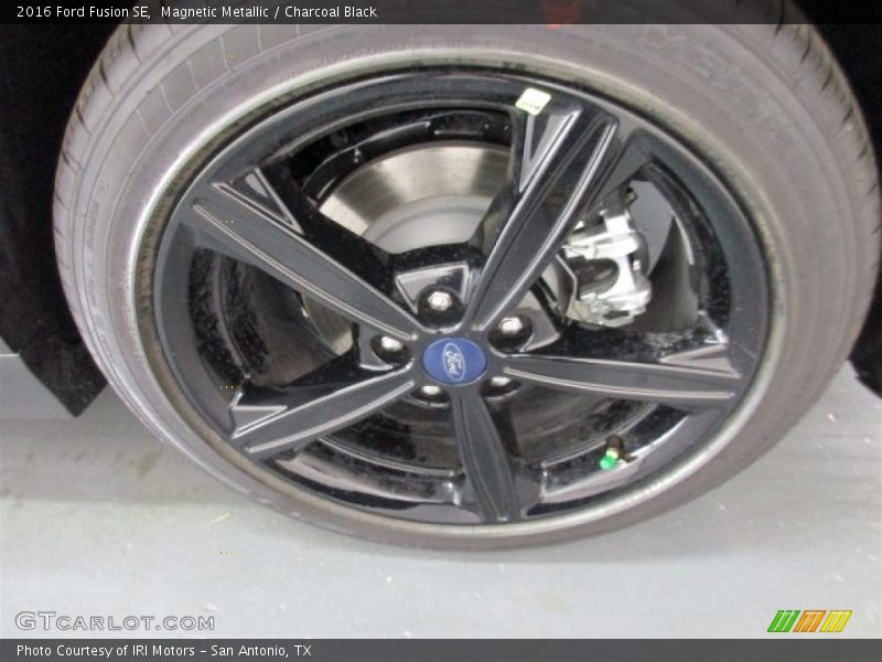 Magnetic Metallic / Charcoal Black 2016 Ford Fusion SE