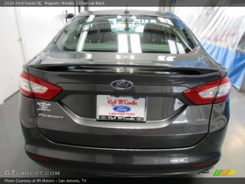 Magnetic Metallic / Charcoal Black 2016 Ford Fusion SE
