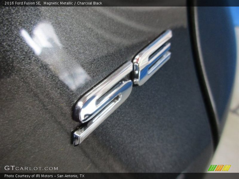 Magnetic Metallic / Charcoal Black 2016 Ford Fusion SE