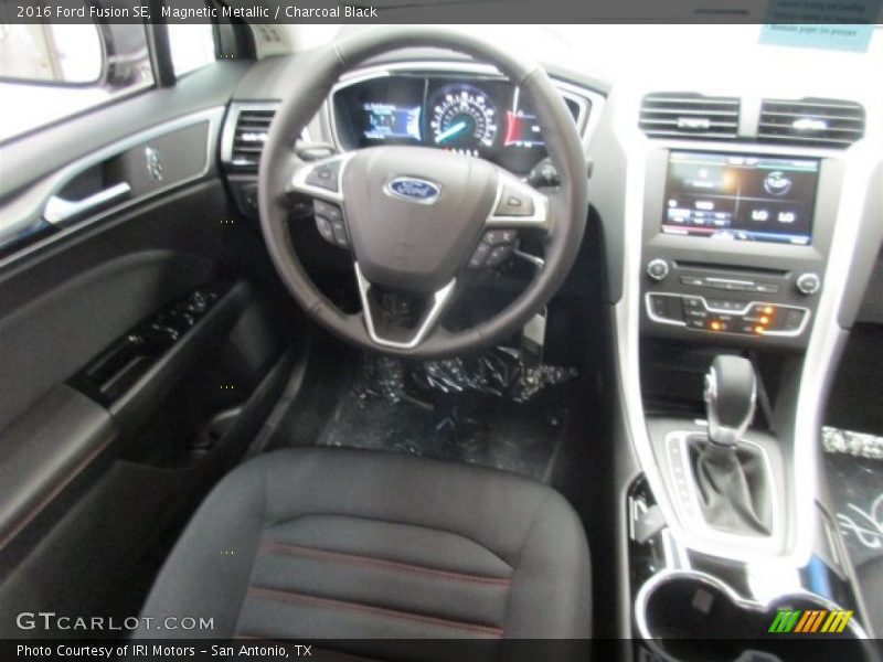 Magnetic Metallic / Charcoal Black 2016 Ford Fusion SE