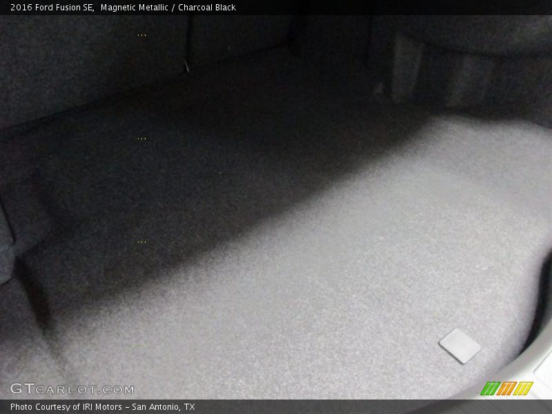 Magnetic Metallic / Charcoal Black 2016 Ford Fusion SE