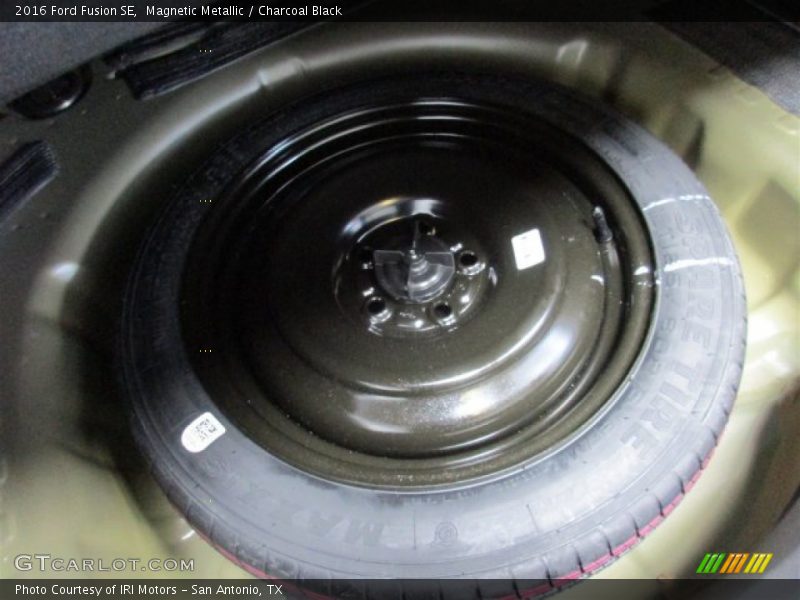 Magnetic Metallic / Charcoal Black 2016 Ford Fusion SE