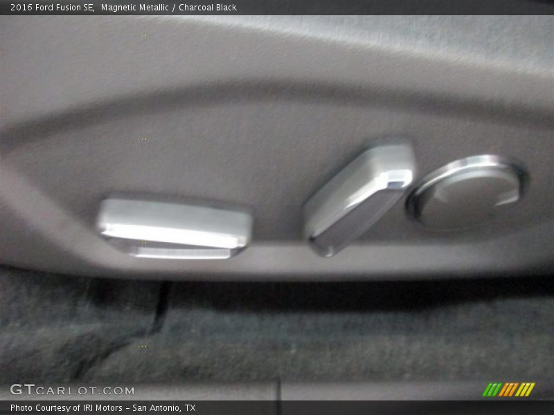 Magnetic Metallic / Charcoal Black 2016 Ford Fusion SE