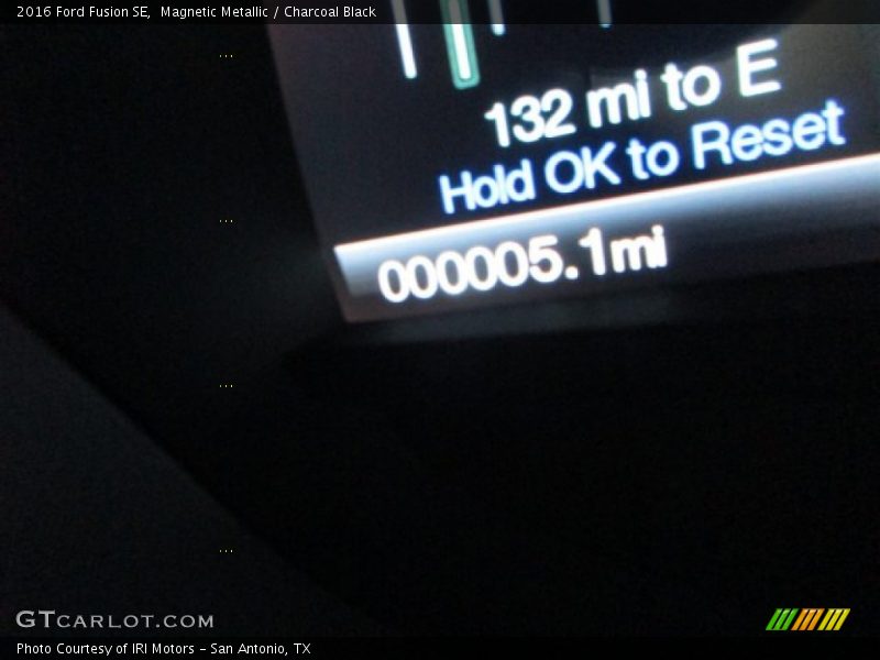 Magnetic Metallic / Charcoal Black 2016 Ford Fusion SE