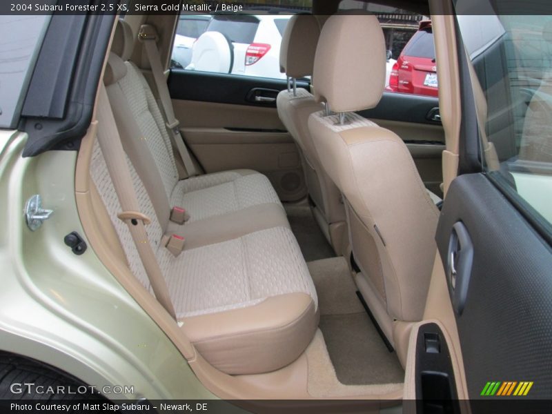 Sierra Gold Metallic / Beige 2004 Subaru Forester 2.5 XS