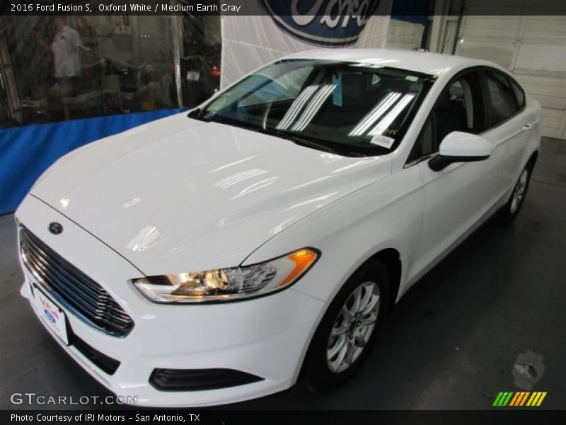 Oxford White / Medium Earth Gray 2016 Ford Fusion S