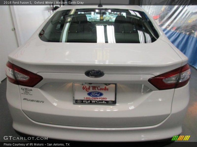 Oxford White / Medium Earth Gray 2016 Ford Fusion S