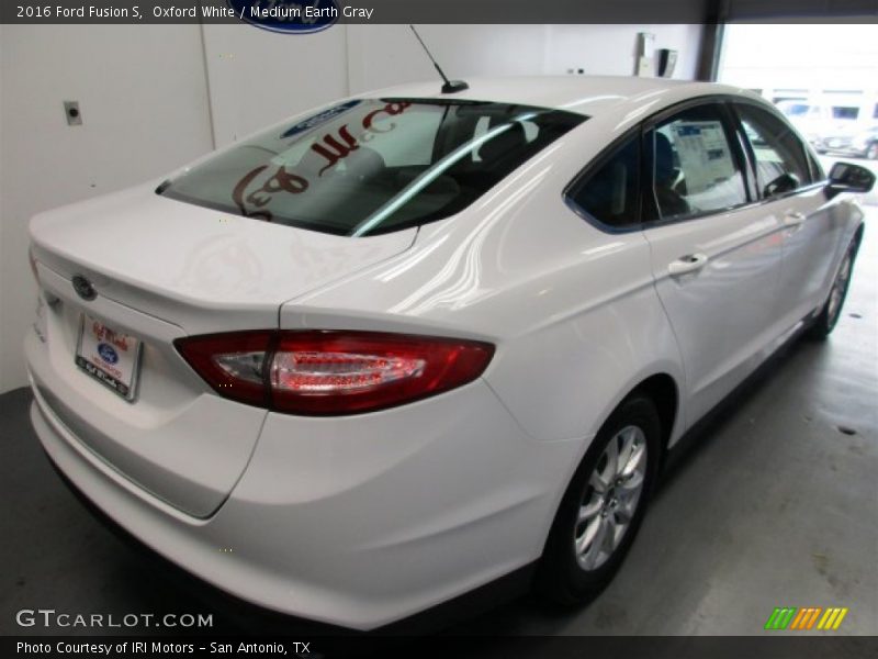 Oxford White / Medium Earth Gray 2016 Ford Fusion S