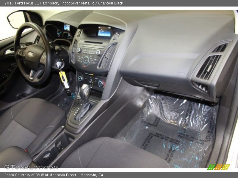 Ingot Silver Metallic / Charcoal Black 2015 Ford Focus SE Hatchback