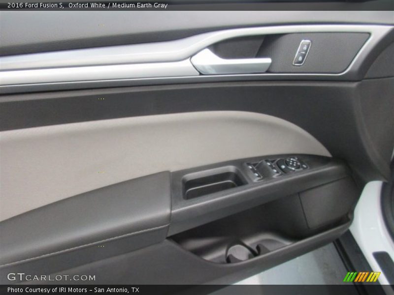 Oxford White / Medium Earth Gray 2016 Ford Fusion S
