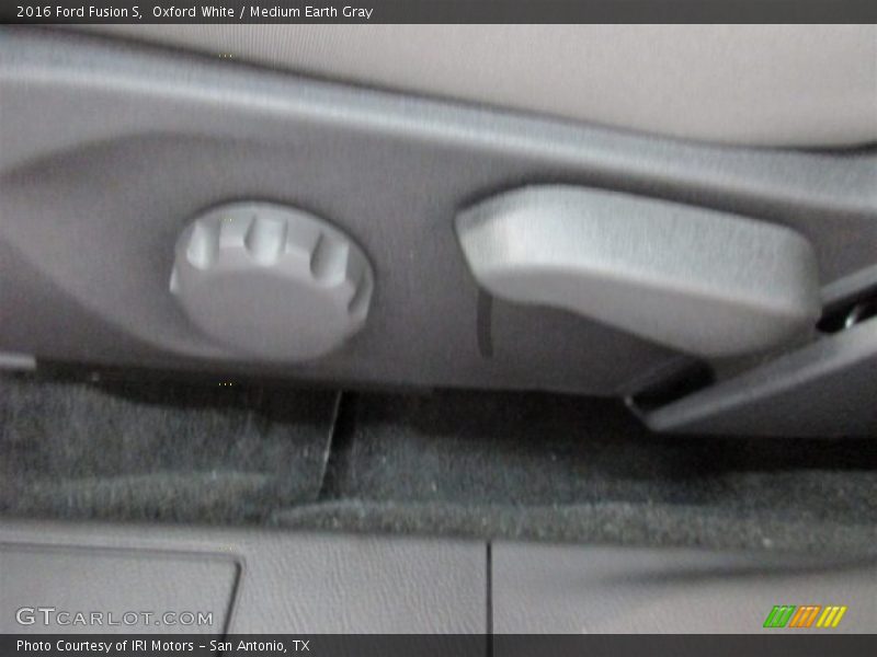Oxford White / Medium Earth Gray 2016 Ford Fusion S