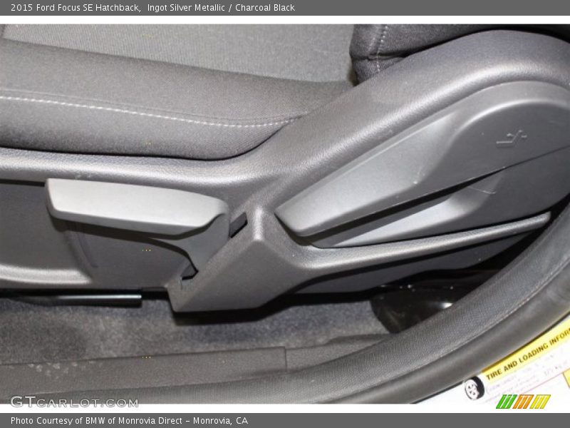 Ingot Silver Metallic / Charcoal Black 2015 Ford Focus SE Hatchback