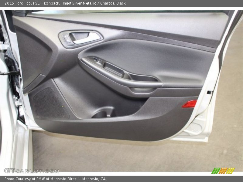 Ingot Silver Metallic / Charcoal Black 2015 Ford Focus SE Hatchback