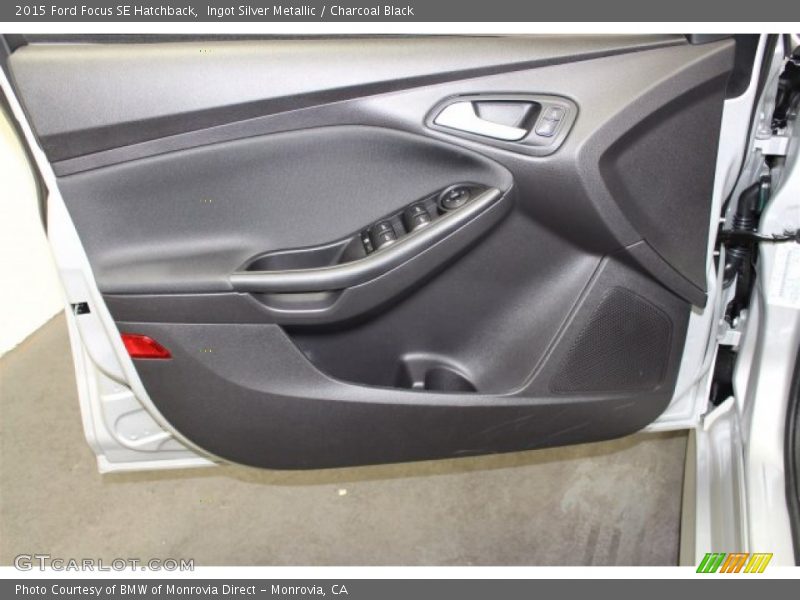 Ingot Silver Metallic / Charcoal Black 2015 Ford Focus SE Hatchback
