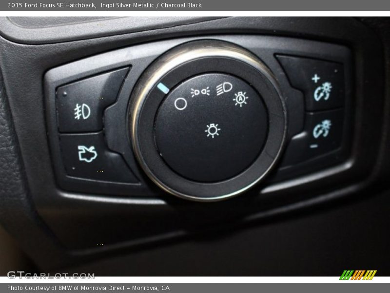 Ingot Silver Metallic / Charcoal Black 2015 Ford Focus SE Hatchback