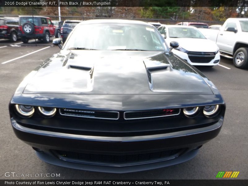 Pitch Black / Black/Tungsten 2016 Dodge Challenger R/T