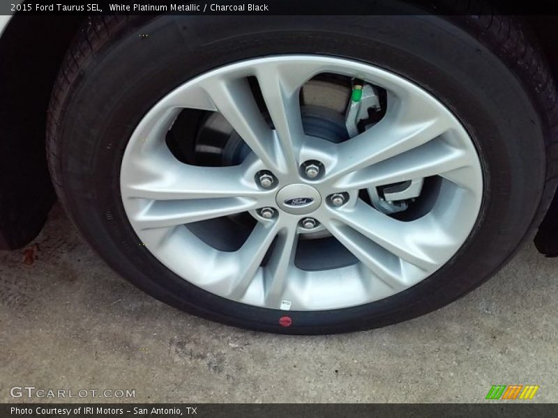 White Platinum Metallic / Charcoal Black 2015 Ford Taurus SEL