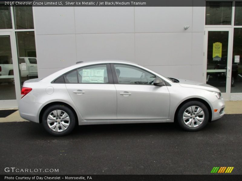 Silver Ice Metallic / Jet Black/Medium Titanium 2016 Chevrolet Cruze Limited LS