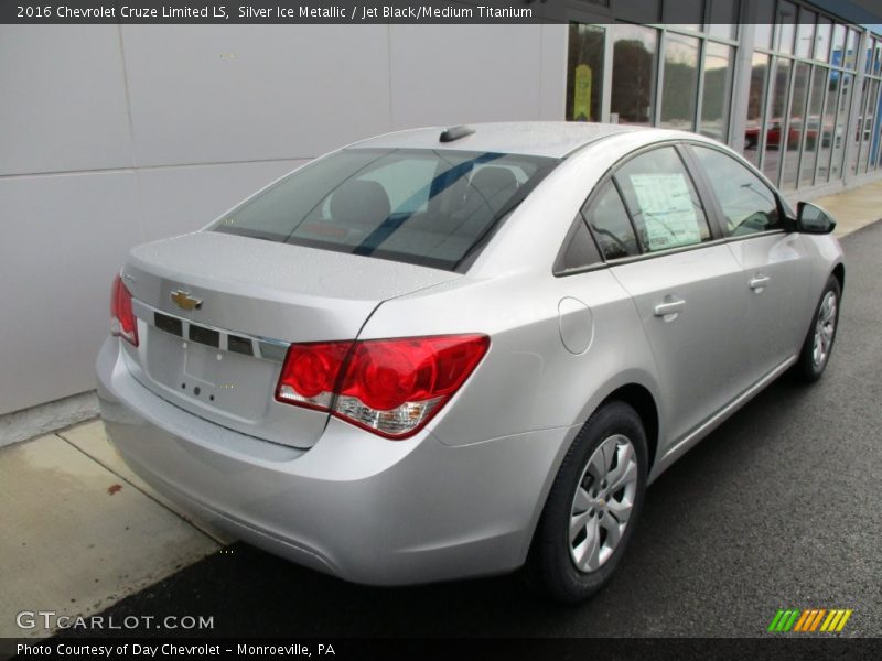 Silver Ice Metallic / Jet Black/Medium Titanium 2016 Chevrolet Cruze Limited LS