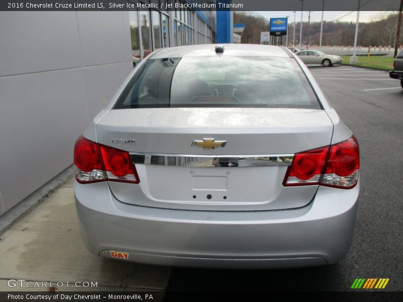 Silver Ice Metallic / Jet Black/Medium Titanium 2016 Chevrolet Cruze Limited LS