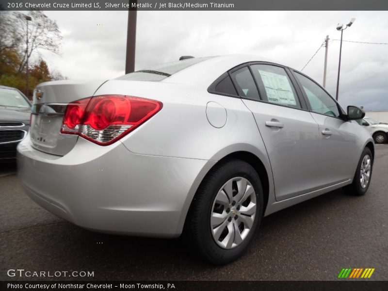 Silver Ice Metallic / Jet Black/Medium Titanium 2016 Chevrolet Cruze Limited LS