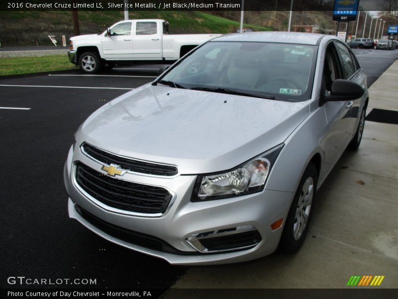 Silver Ice Metallic / Jet Black/Medium Titanium 2016 Chevrolet Cruze Limited LS