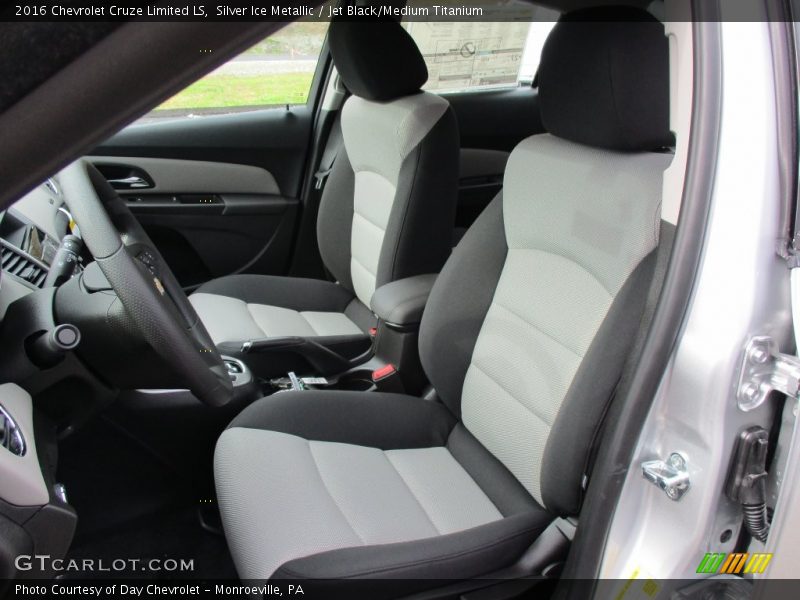 Silver Ice Metallic / Jet Black/Medium Titanium 2016 Chevrolet Cruze Limited LS