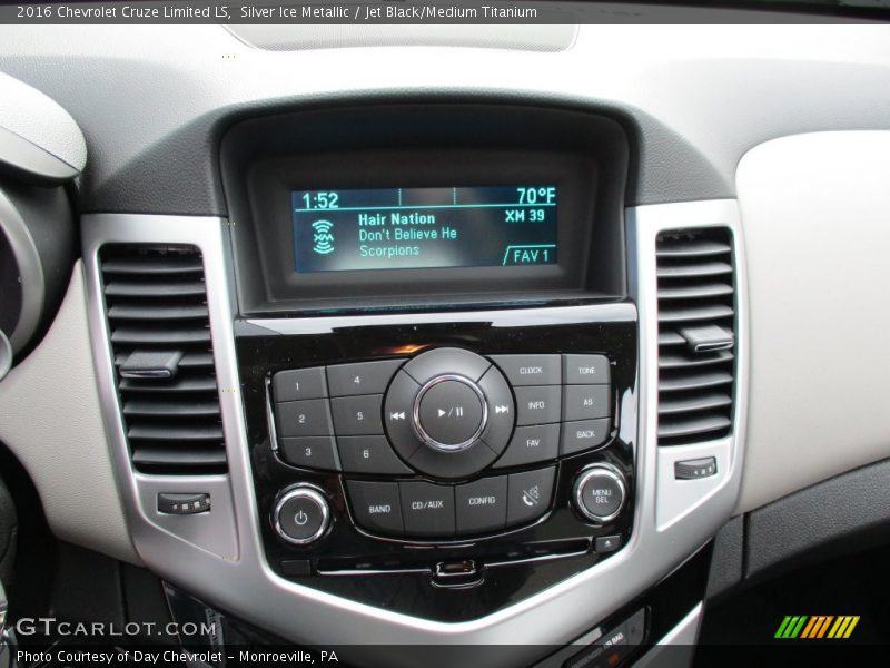 Silver Ice Metallic / Jet Black/Medium Titanium 2016 Chevrolet Cruze Limited LS