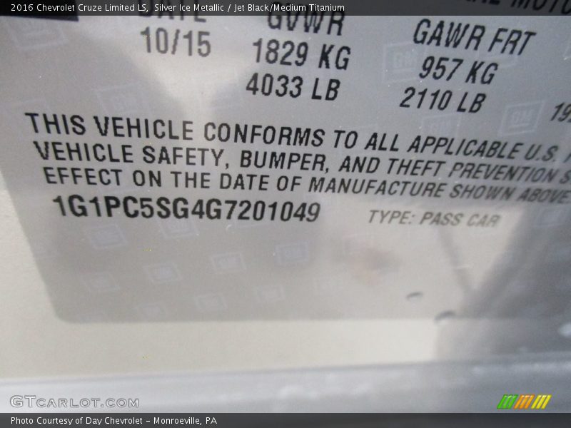 Silver Ice Metallic / Jet Black/Medium Titanium 2016 Chevrolet Cruze Limited LS
