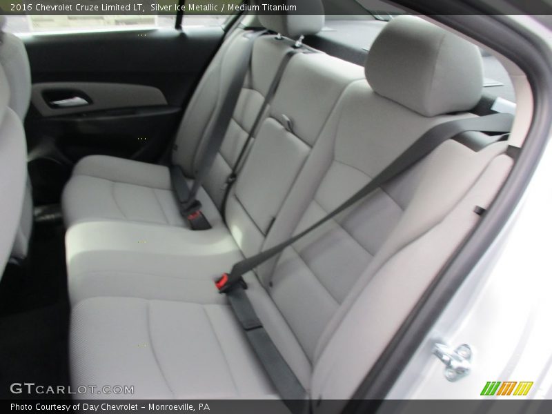 Silver Ice Metallic / Medium Titanium 2016 Chevrolet Cruze Limited LT
