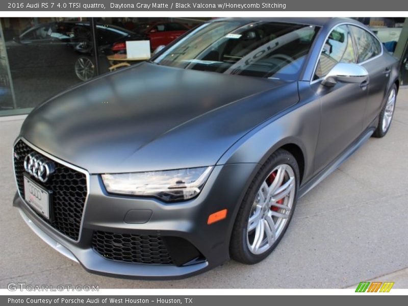 Front 3/4 View of 2016 RS 7 4.0 TFSI quattro