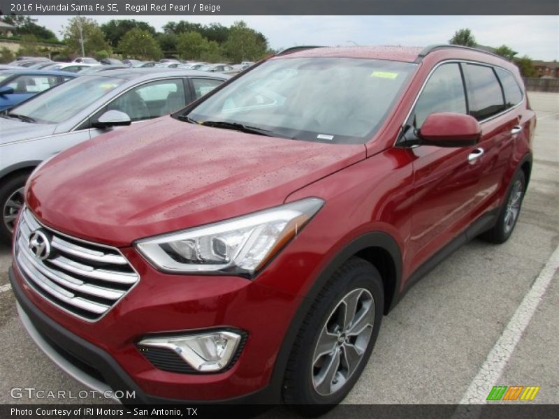 Front 3/4 View of 2016 Santa Fe SE