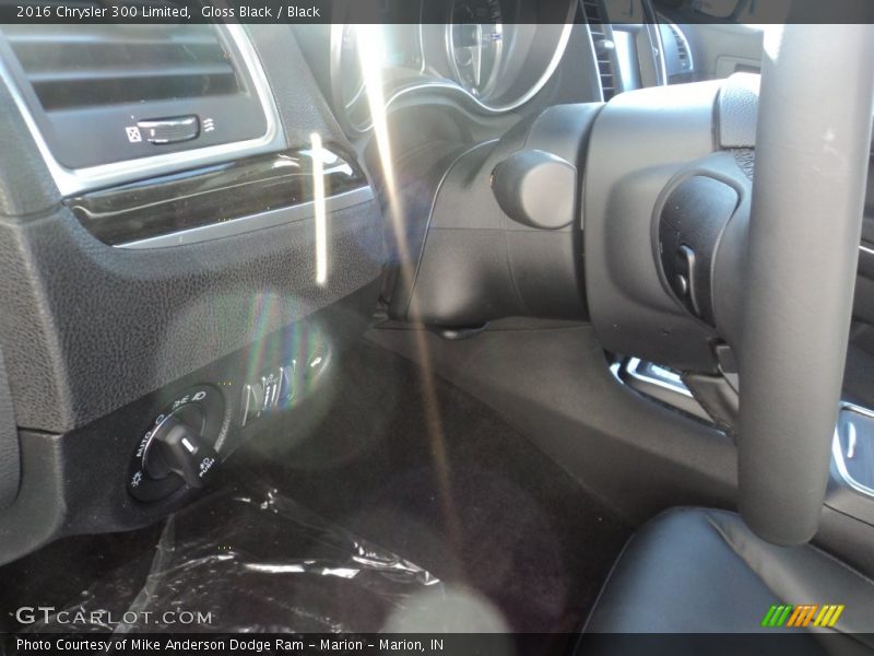 Gloss Black / Black 2016 Chrysler 300 Limited