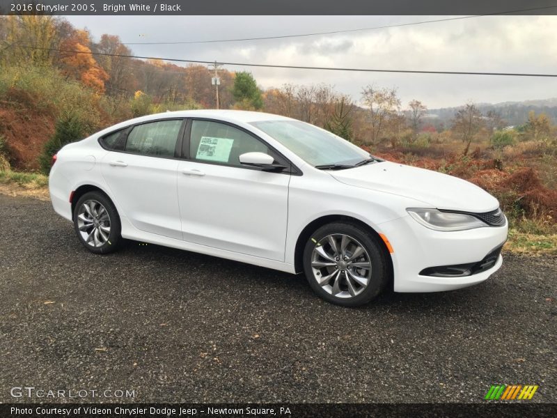 Bright White / Black 2016 Chrysler 200 S