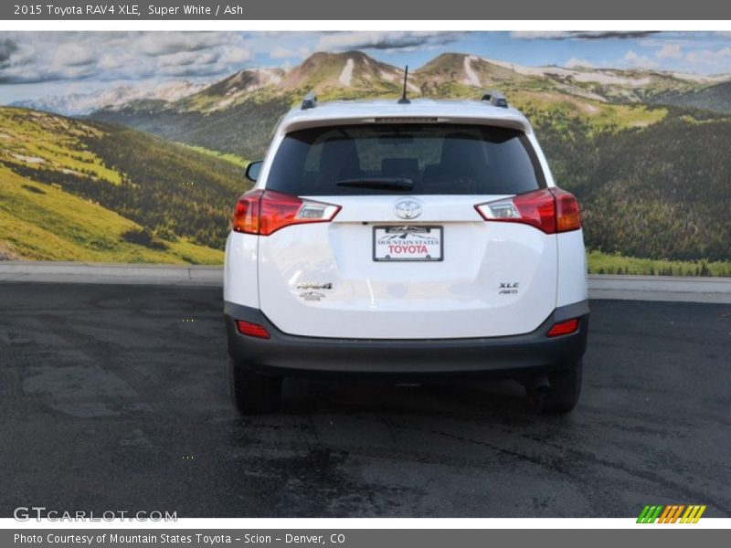 Super White / Ash 2015 Toyota RAV4 XLE
