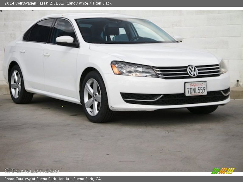 Candy White / Titan Black 2014 Volkswagen Passat 2.5L SE
