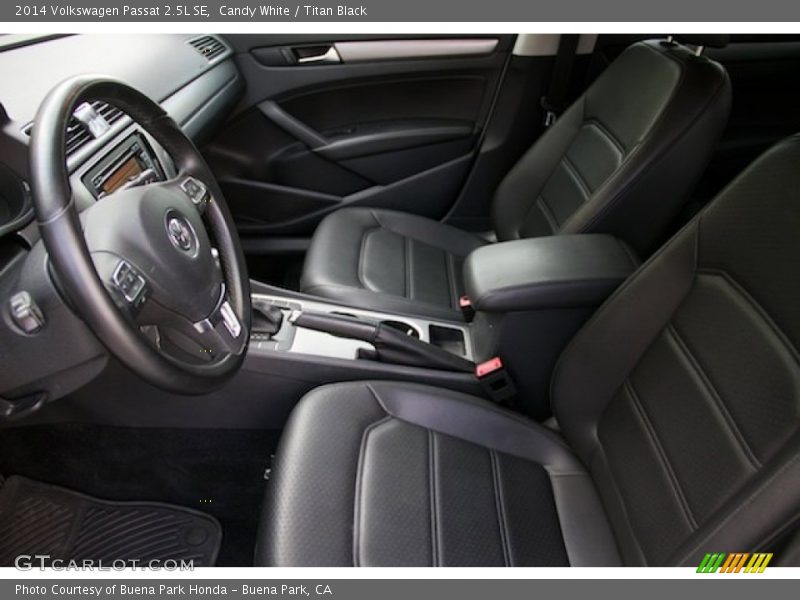 Candy White / Titan Black 2014 Volkswagen Passat 2.5L SE