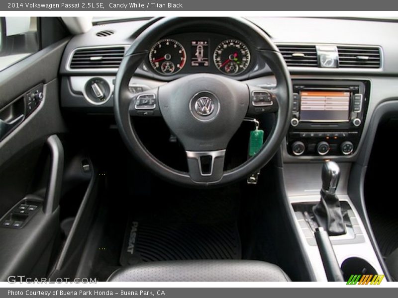 Candy White / Titan Black 2014 Volkswagen Passat 2.5L SE
