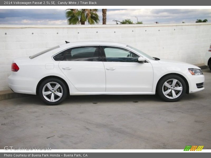 Candy White / Titan Black 2014 Volkswagen Passat 2.5L SE
