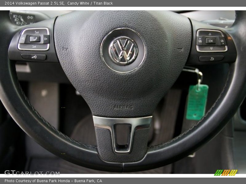 Candy White / Titan Black 2014 Volkswagen Passat 2.5L SE
