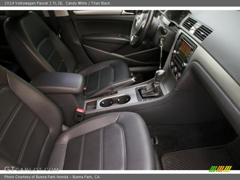 Candy White / Titan Black 2014 Volkswagen Passat 2.5L SE