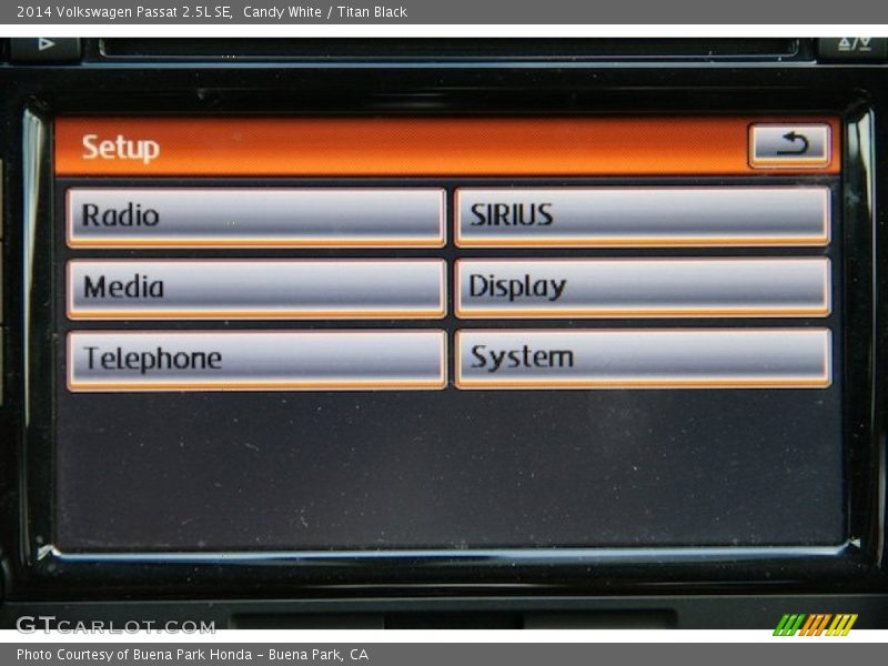 Candy White / Titan Black 2014 Volkswagen Passat 2.5L SE