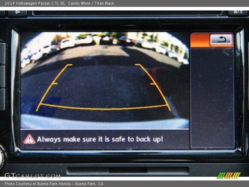 Candy White / Titan Black 2014 Volkswagen Passat 2.5L SE
