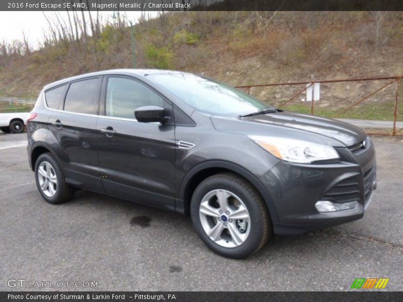 Magnetic Metallic / Charcoal Black 2016 Ford Escape SE 4WD